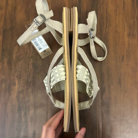 NWT TOMS Lexie Strappy Sandals Oxford Tan Heritage Canvas/Diamond Tribal - Picture 5 of 10